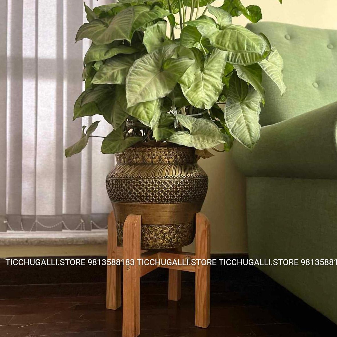 curly cross butte brass vase-11X11"